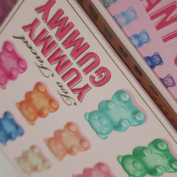 TOO FACED LIMITED EDITION YUMMY GUMMY MULTI-FINISH EYE & FACE PALETTE. - Picture 6 of 12